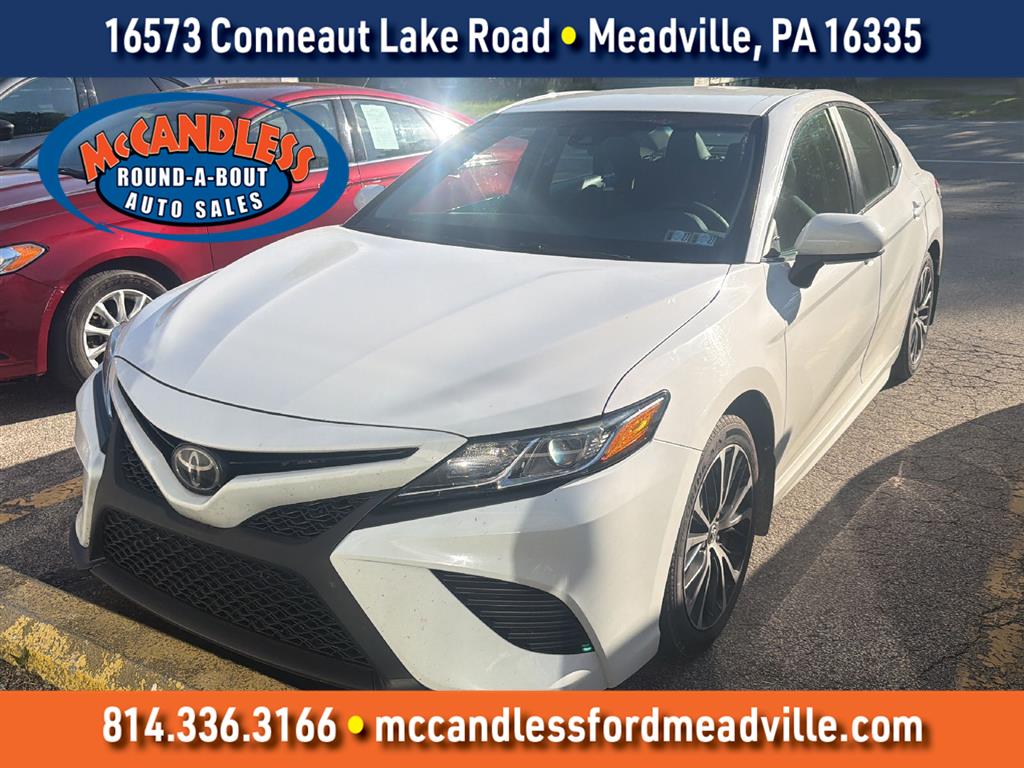Super White 2018 Toyota Camry SE Sedan Front-Wheel Drive 8-Speed Automatic