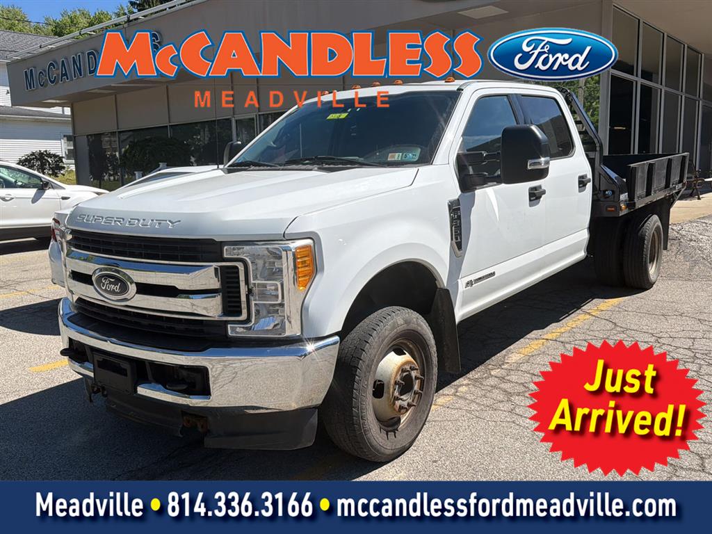 2017 Ford F-350 Super Duty Chassis XLT Crew Cab DRW 4WD Pickup Truck Four-Wheel Drive 6-Speed Automatic