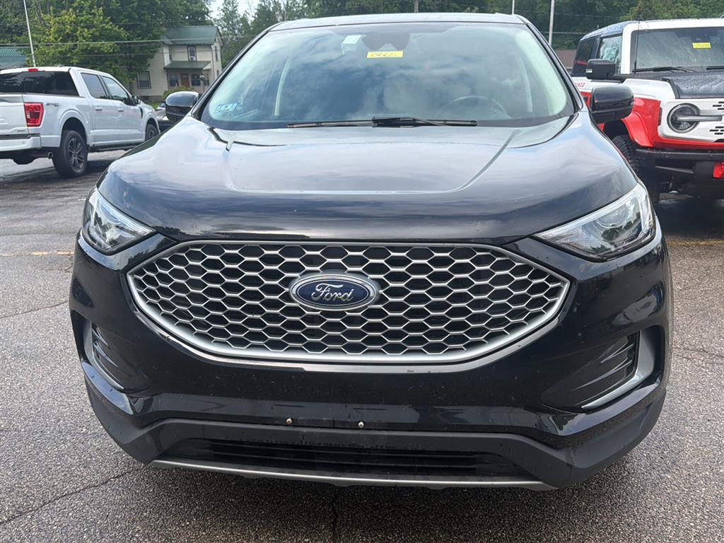 2023 Ford Edge photo 3 of 33