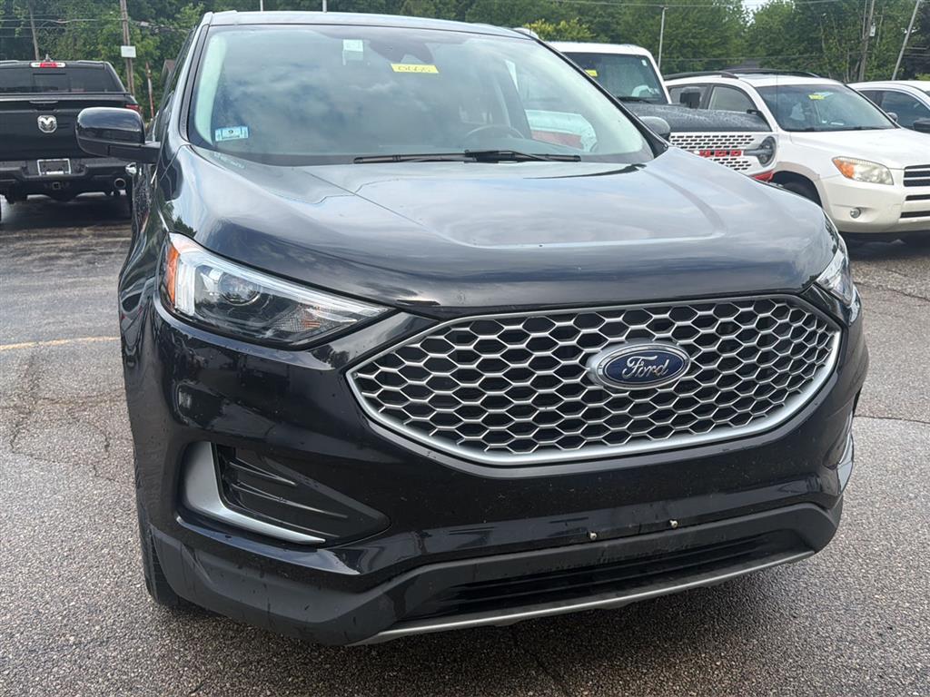 2023 Ford Edge photo 4 of 33