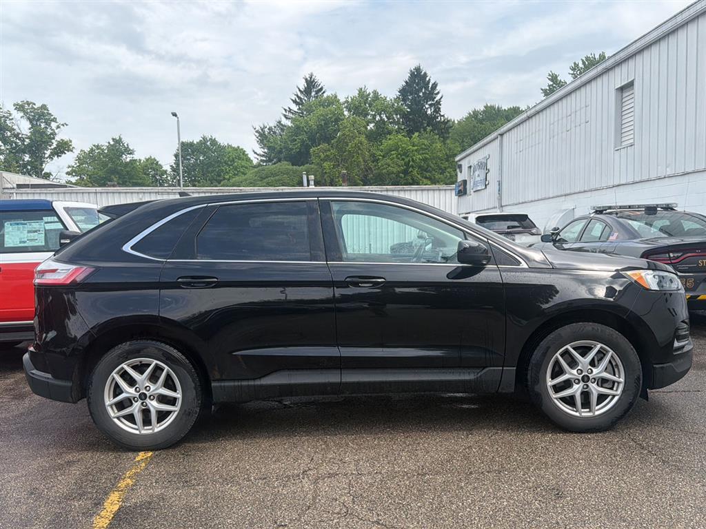 2023 Ford Edge photo 7 of 33