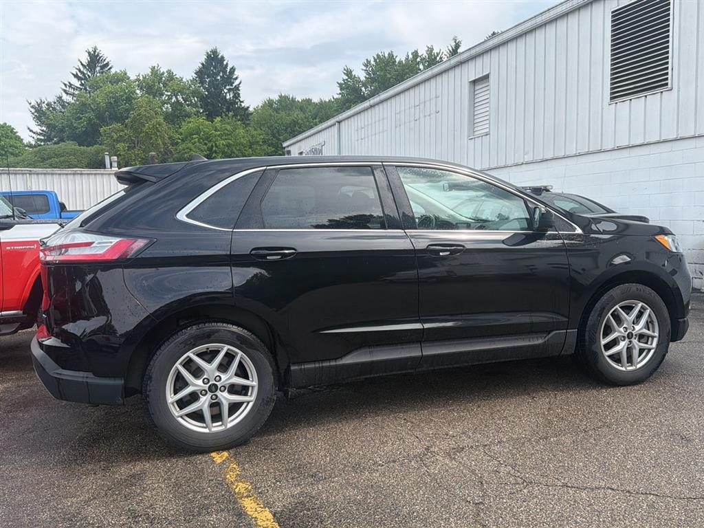 2023 Ford Edge photo 9 of 33