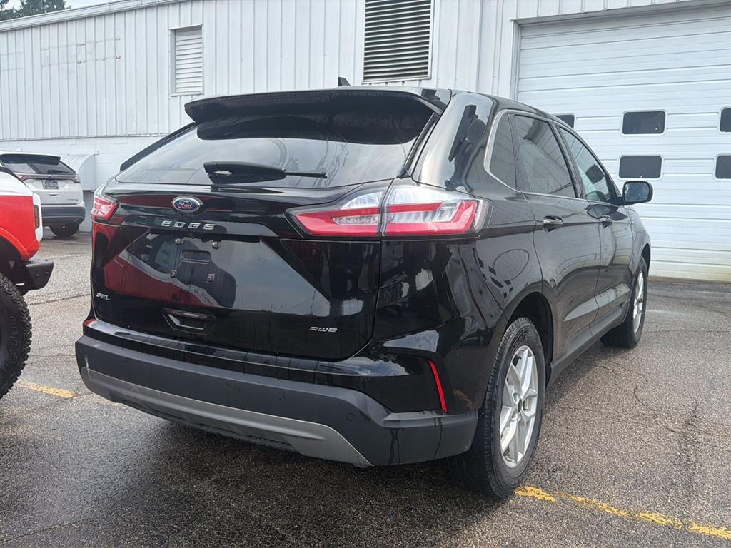 2023 Ford Edge photo 12 of 33