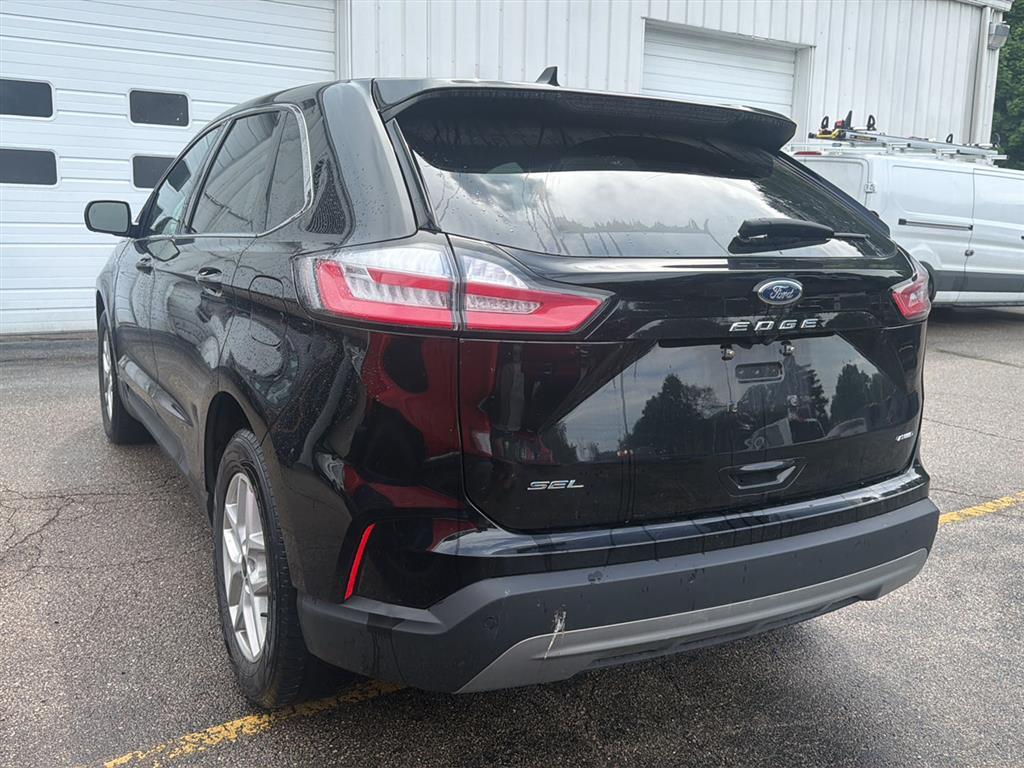 2023 Ford Edge photo 15 of 33