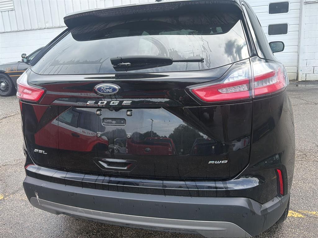 2023 Ford Edge photo 16 of 33