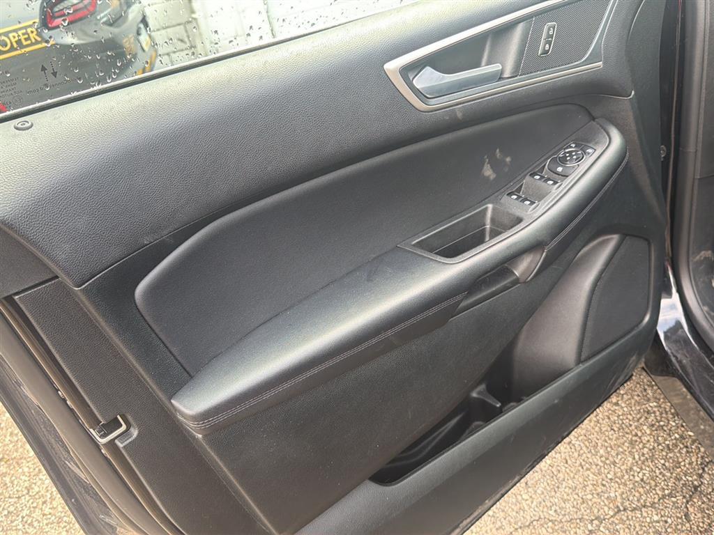 2023 Ford Edge photo 19 of 33