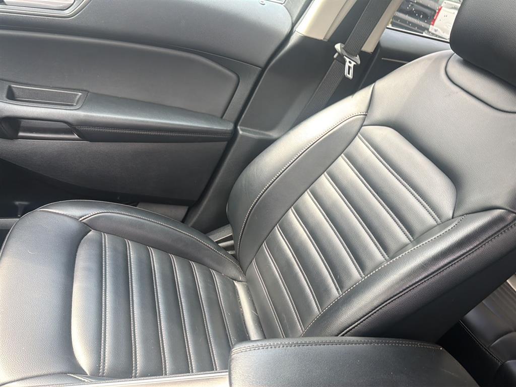 2023 Ford Edge photo 28 of 33