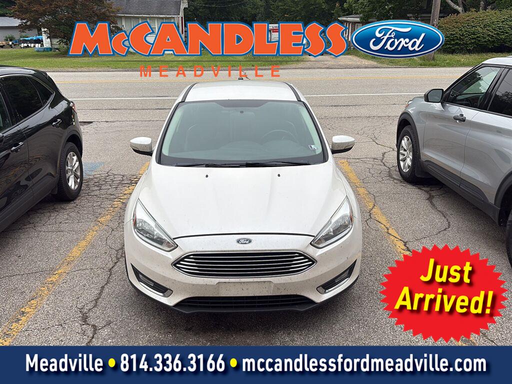 White Platinum Metallic Tri-Coat 2016 Ford Focus Hatchback Front-Wheel Drive 6-Speed Automatic