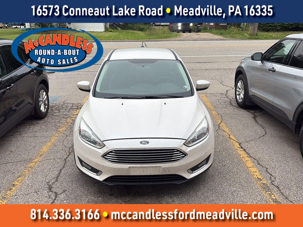 White Platinum Metallic Tri-Coat 2016 Ford Focus Hatchback Front-Wheel Drive 6-Speed Automatic