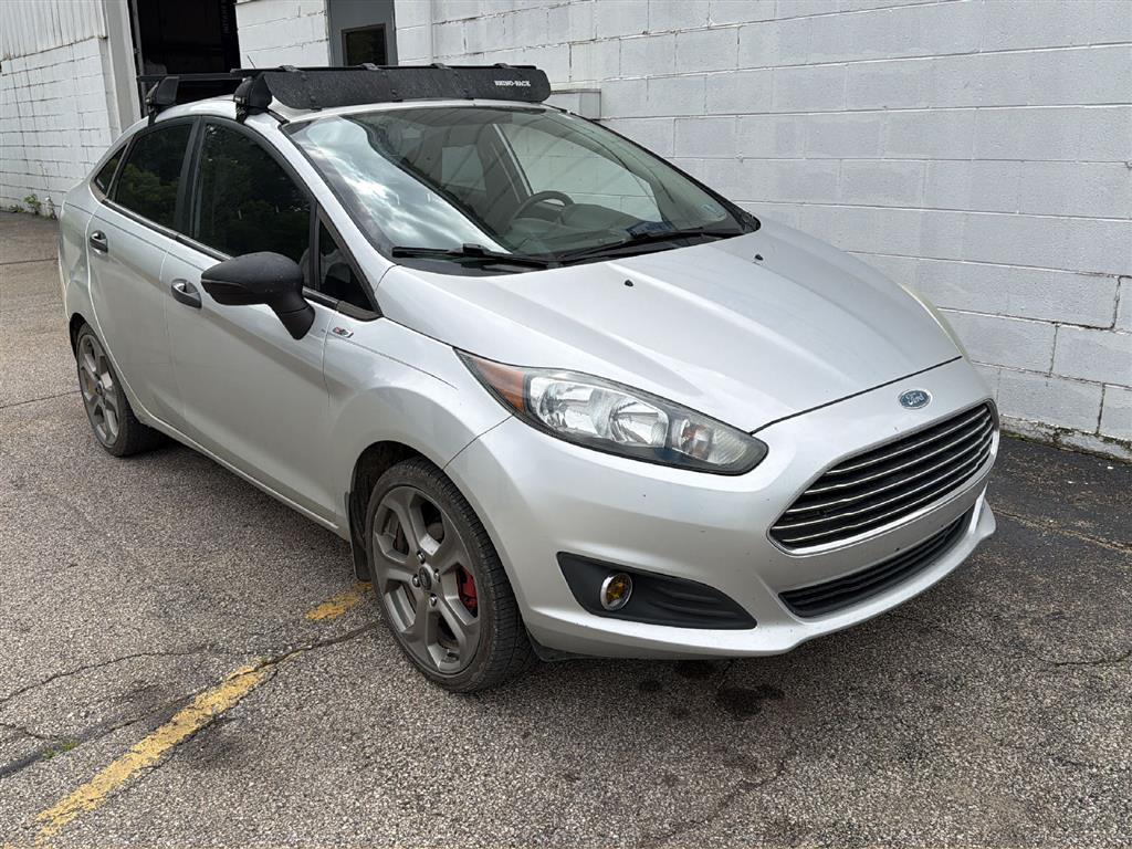 2015 Ford Fiesta photo 2 of 20