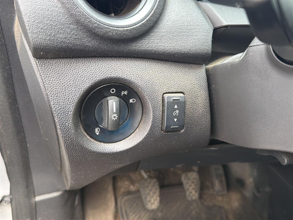 2015 Ford Fiesta photo 8 of 20