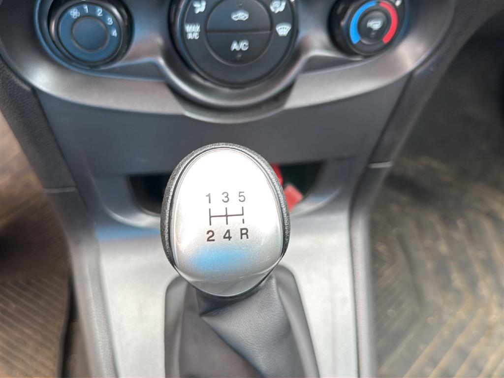 2015 Ford Fiesta photo 12 of 20