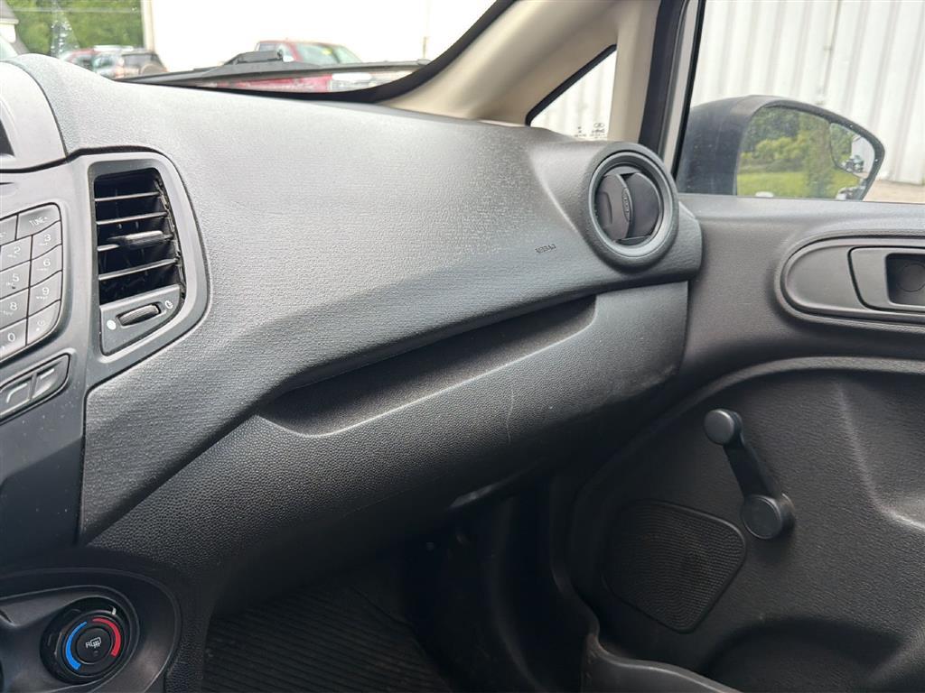 2015 Ford Fiesta photo 13 of 20