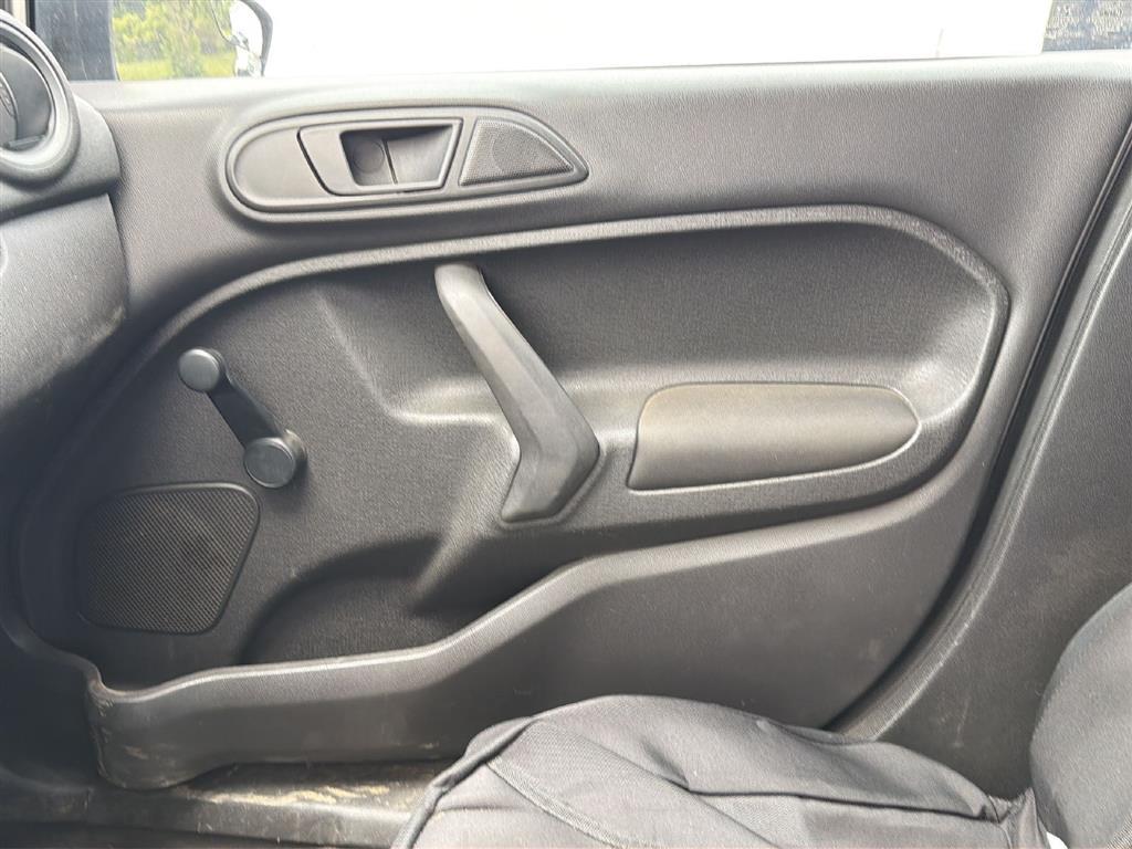 2015 Ford Fiesta photo 14 of 20