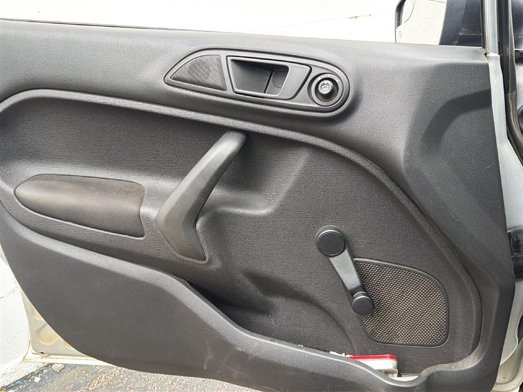 2015 Ford Fiesta photo 17 of 20
