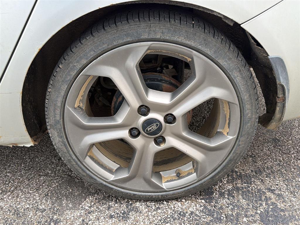 2015 Ford Fiesta photo 18 of 20