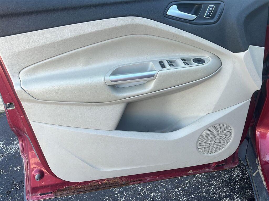 2016 Ford Escape photo 9 of 21