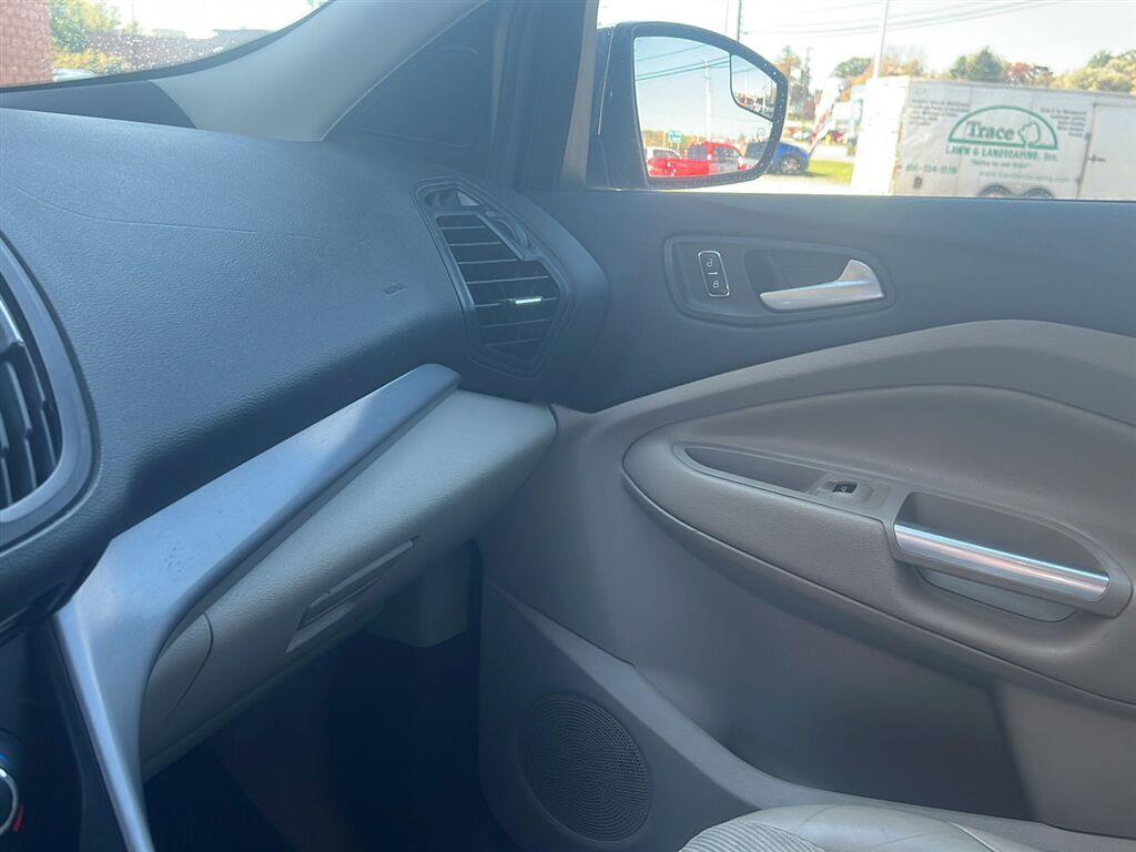 2016 Ford Escape photo 13 of 21
