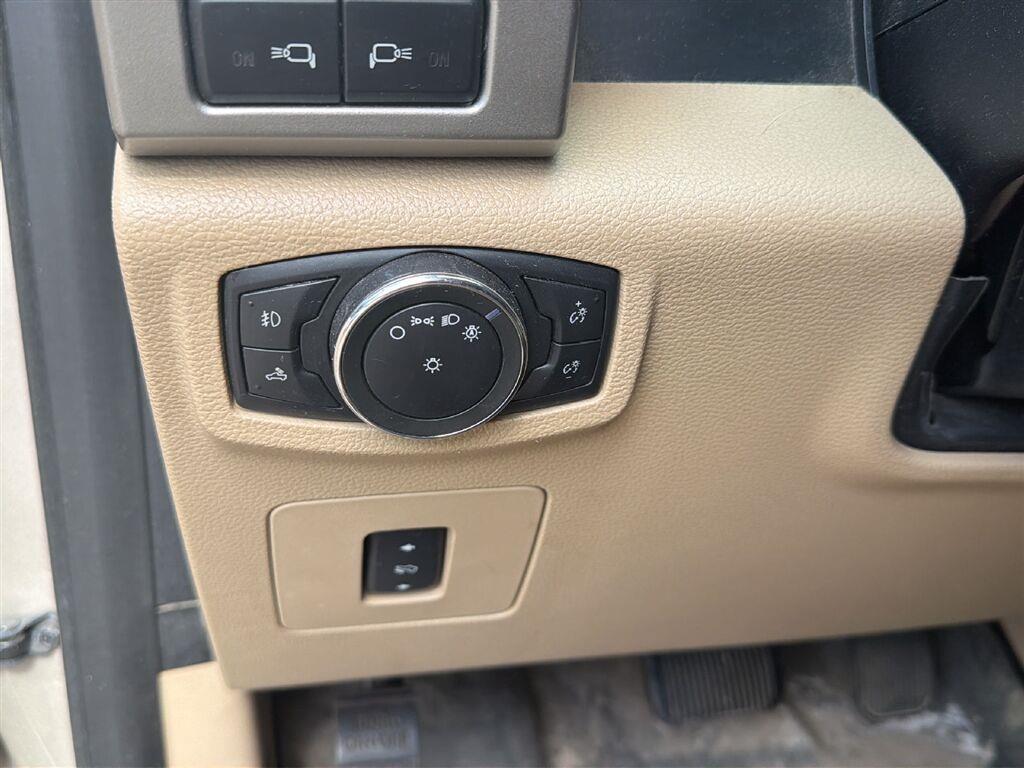 2017 Ford F-150 photo 13 of 19