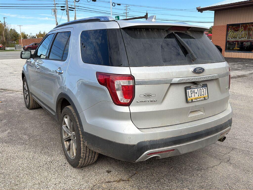 2016 Ford Explorer photo 4 of 15
