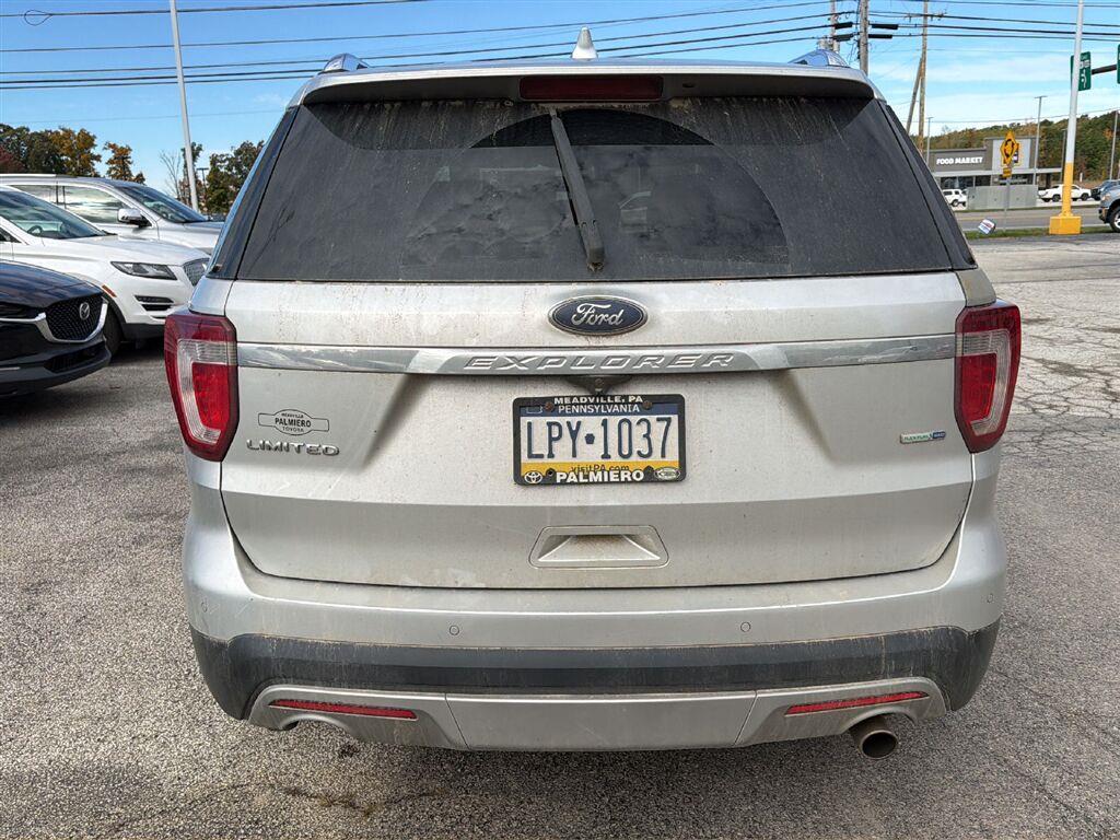 2016 Ford Explorer photo 5 of 15