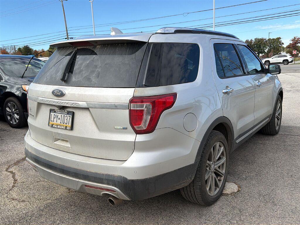 2016 Ford Explorer photo 6 of 15