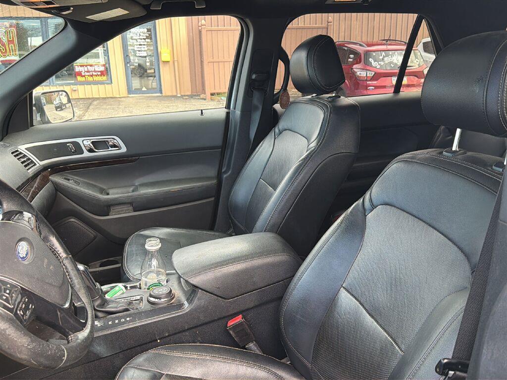 2016 Ford Explorer photo 11 of 15