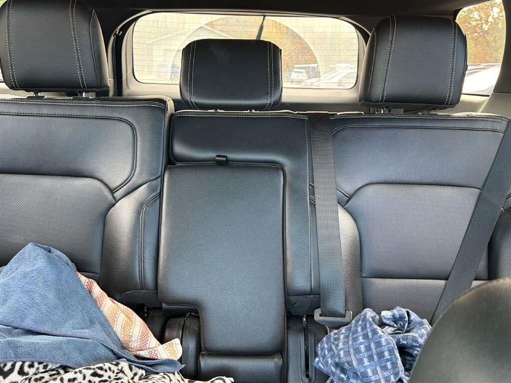 2016 Ford Explorer photo 14 of 15