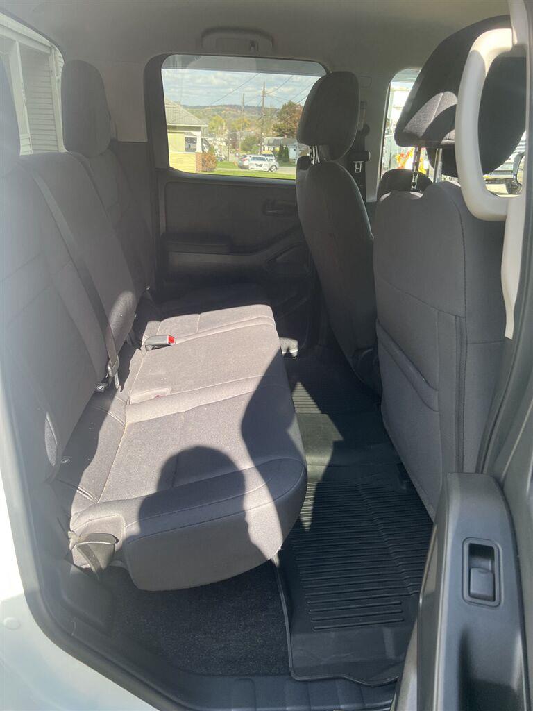 2024 Nissan FRONTIER S photo 9 of 11