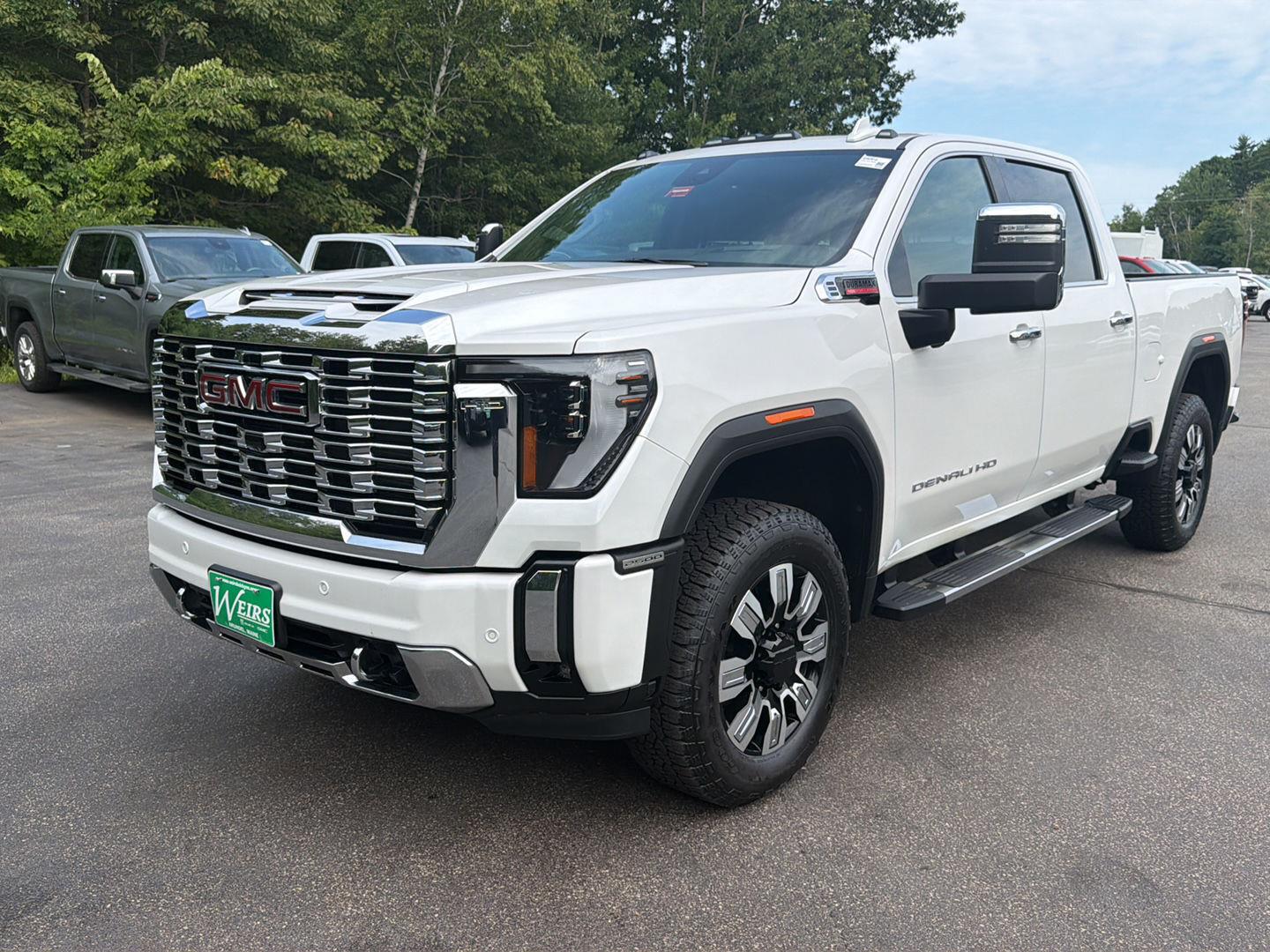 White Frost Tricoat 2024 GMC Sierra 2500HD Pickup Truck Four-Wheel Drive Automatic
