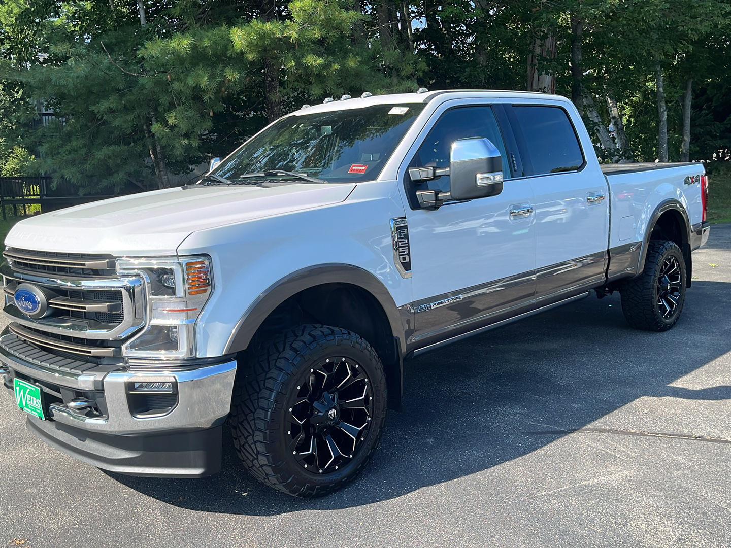 Star White Metallic Tri-Coat/Stone Gray 2022 Ford F-250 Super Duty Pickup Truck Four-Wheel Drive Automatic