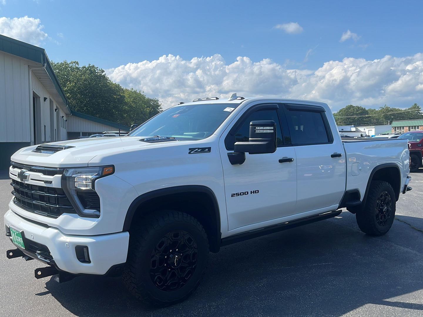 Summit White 2024 Chevrolet Silverado 2500HD Pickup Truck Four-Wheel Drive Automatic