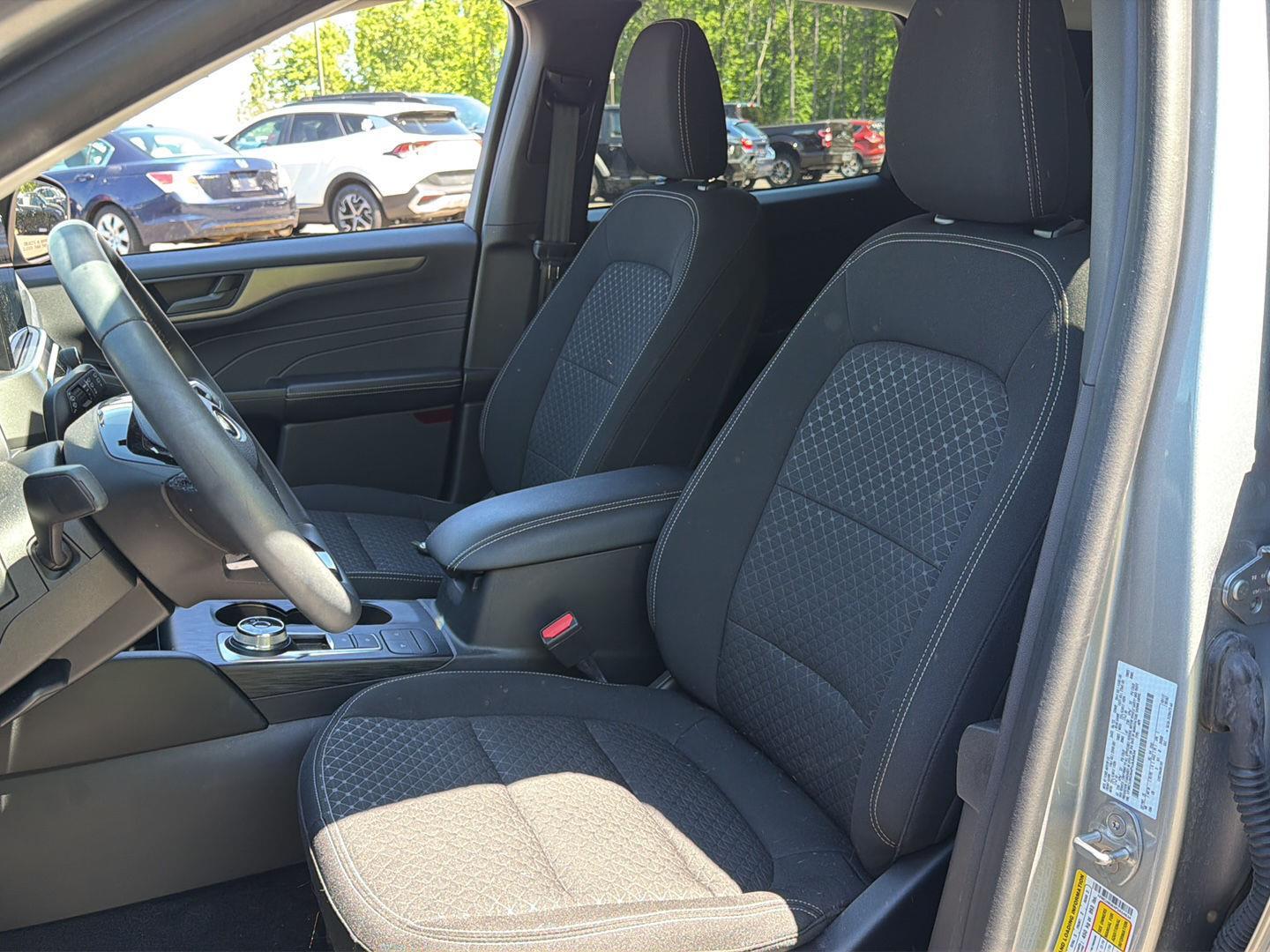 Used 2023 Iconic Silver Ford Active image 3