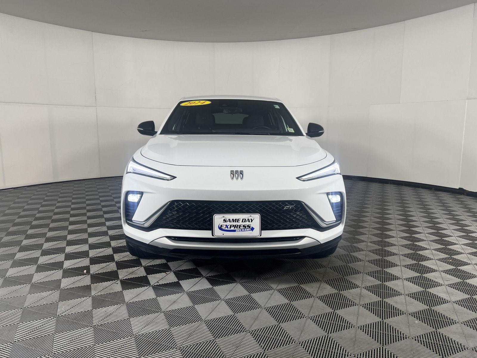 Used 2024 Summit White Buick Sport Touring image 19