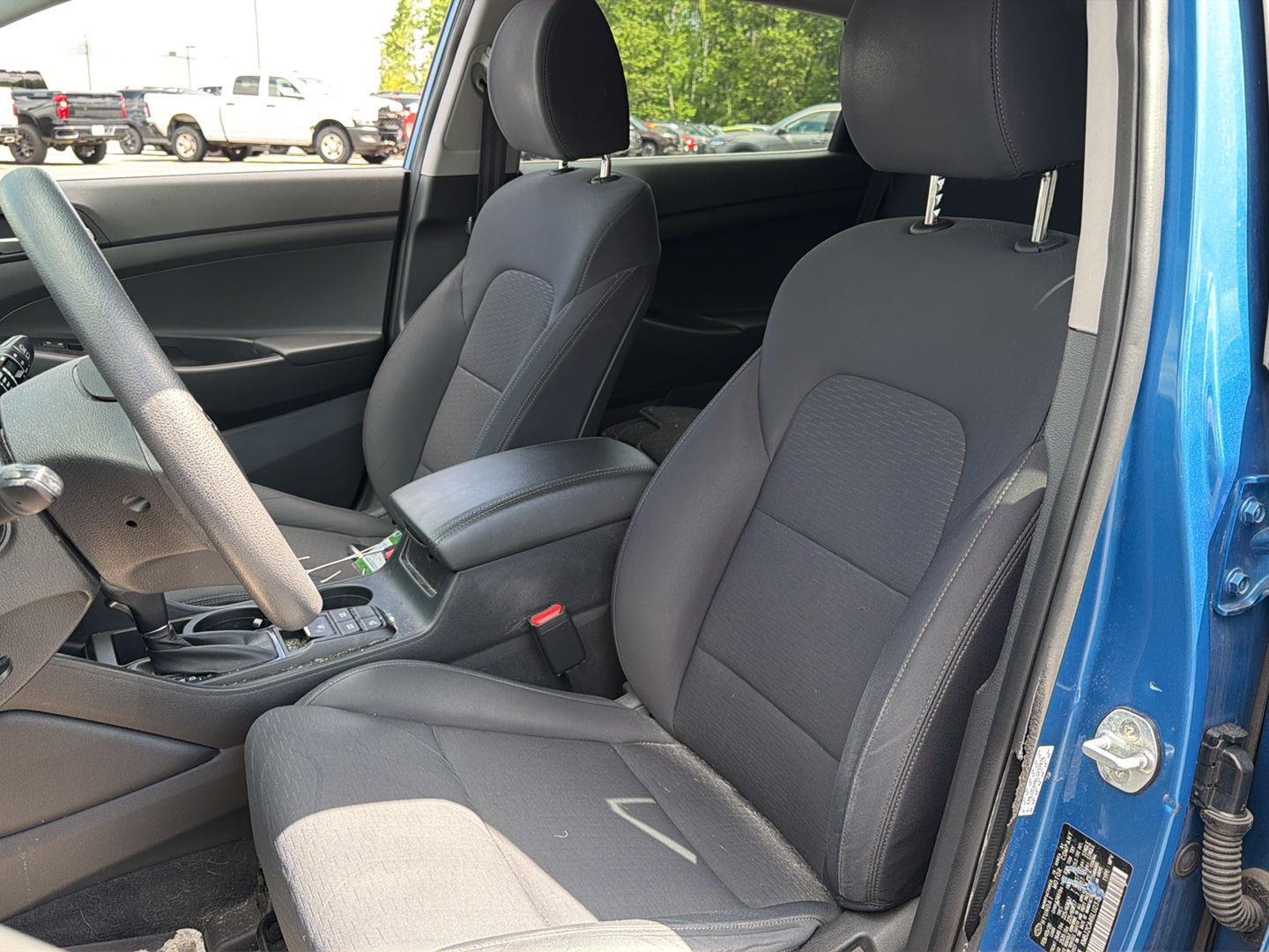 Used 2020 Aqua Blue Hyundai SE image 3