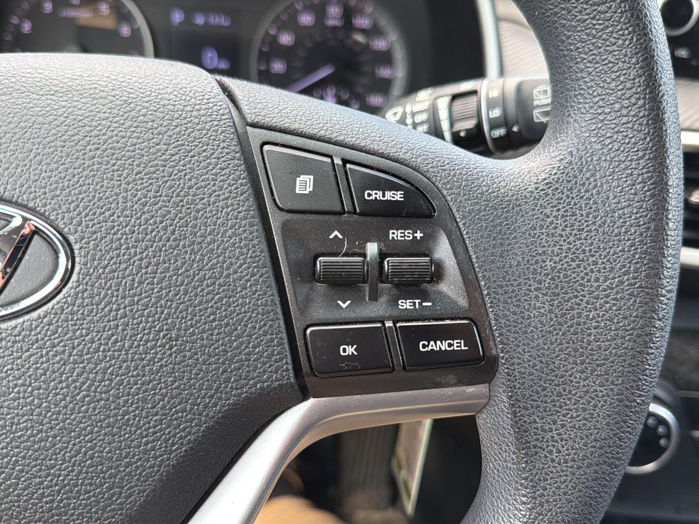 Used 2020 Aqua Blue Hyundai SE image 8