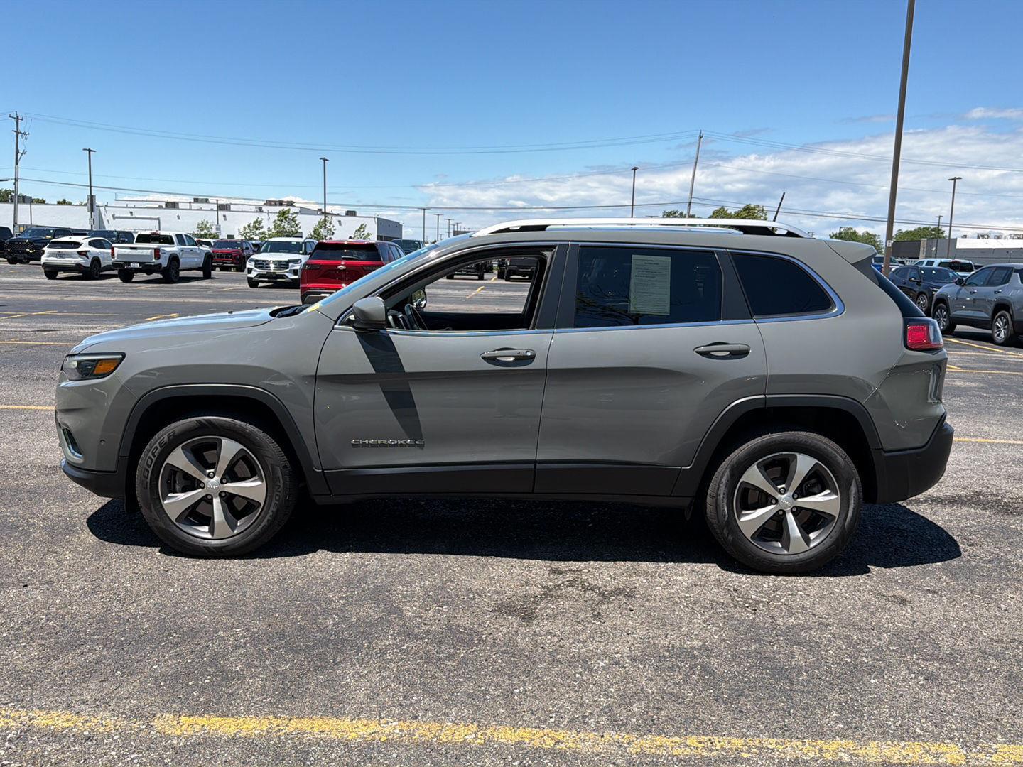 Used 2021 Sting-Gray Clearcoat Jeep Limited image 11