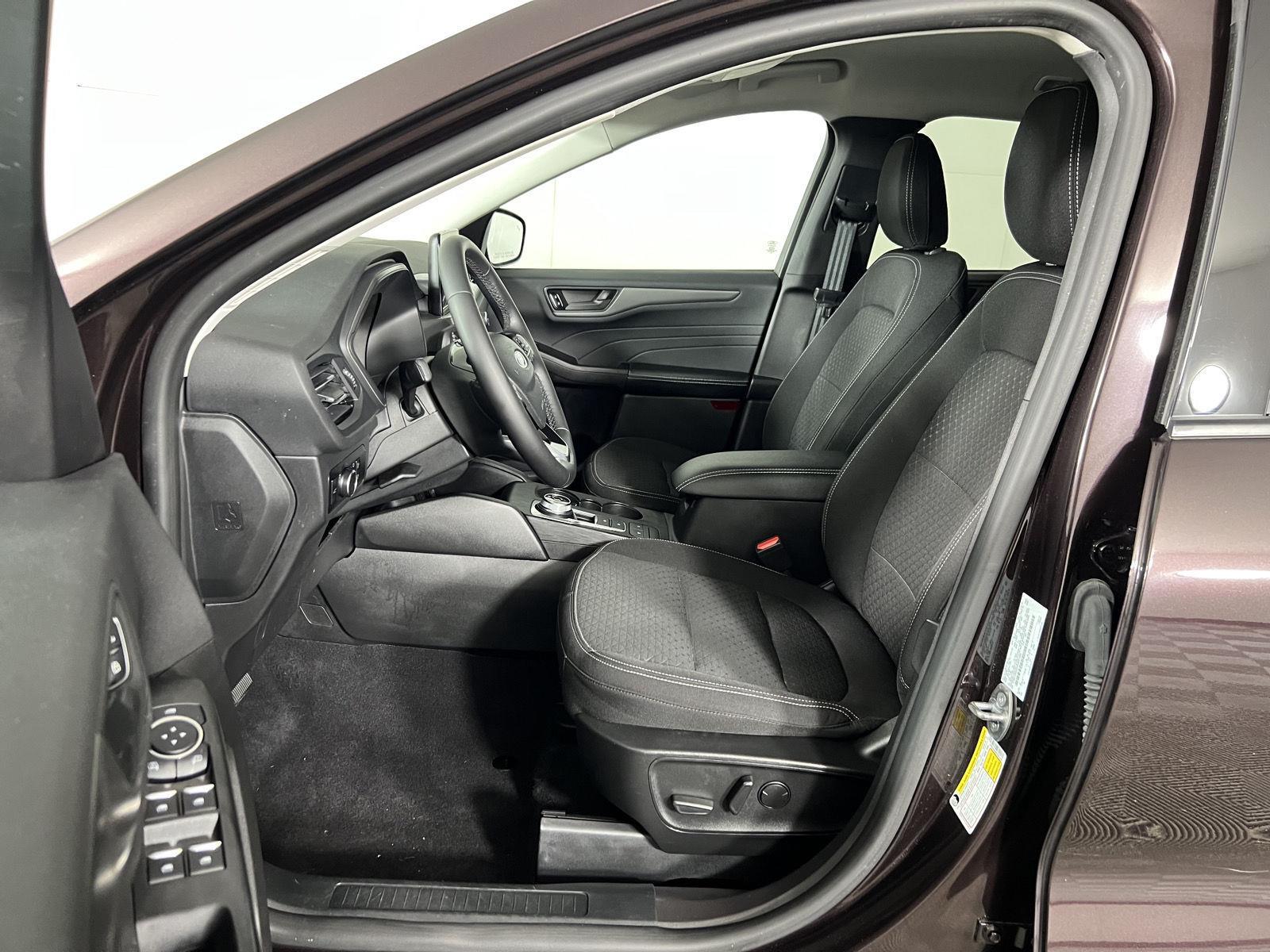 Used 2023 Cinnabar Red Ford Active image 18