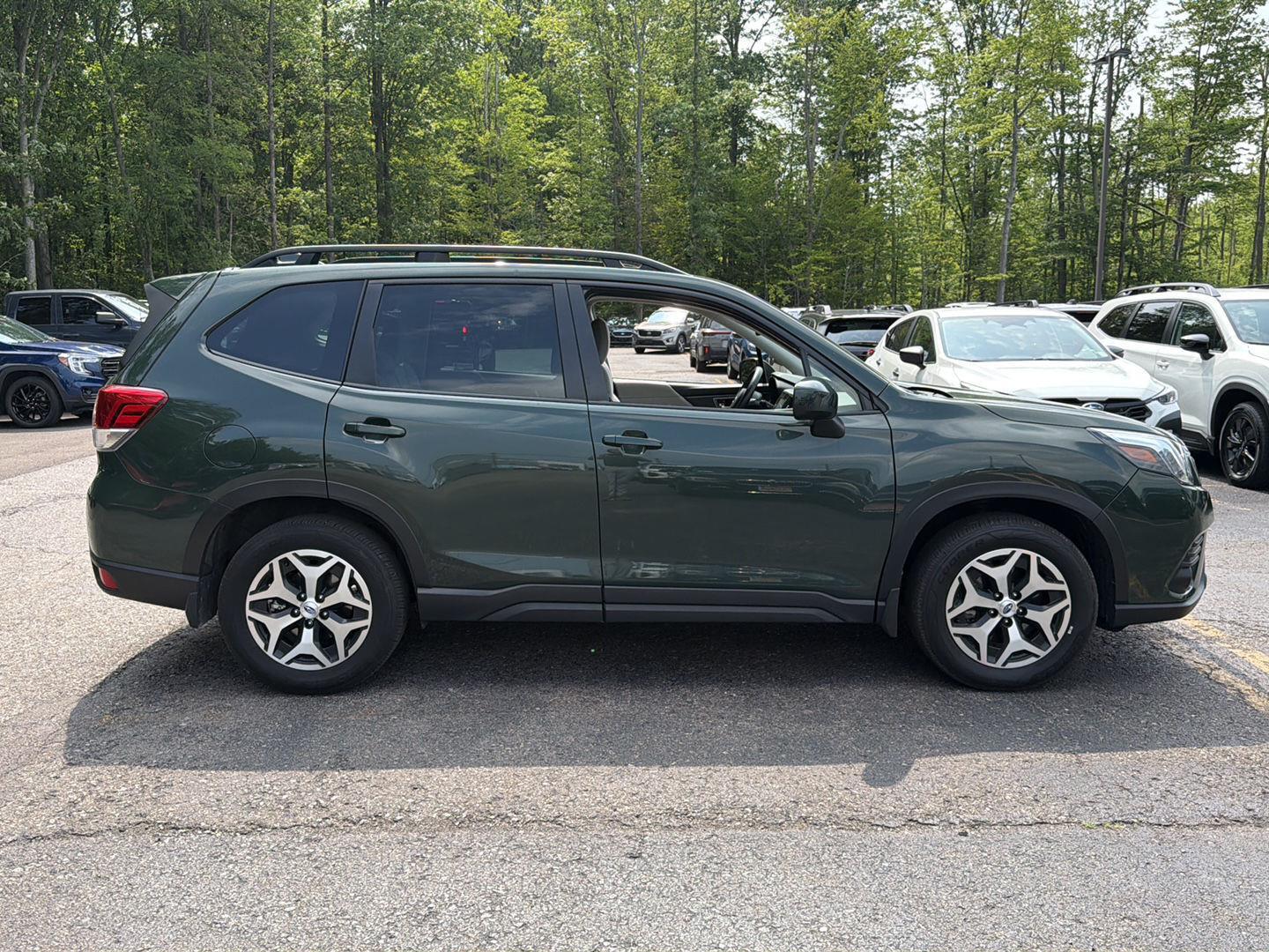 Certified Used 2023 Cascade Green Silica Subaru Premium image 7