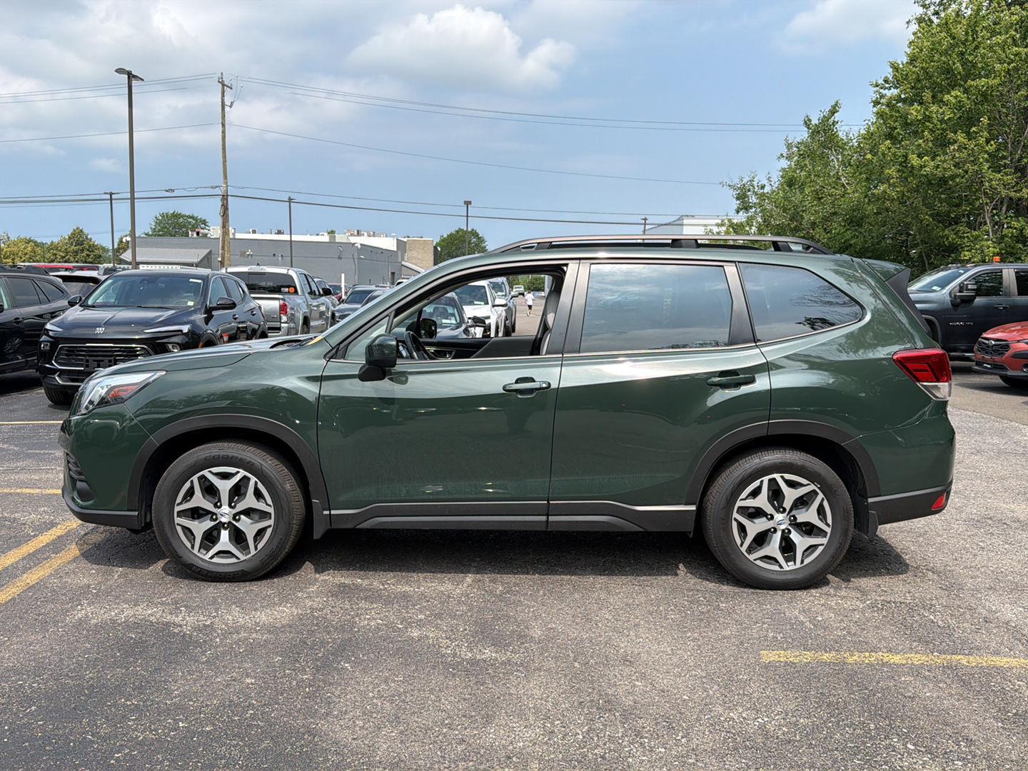 Certified Used 2023 Cascade Green Silica Subaru Premium image 11