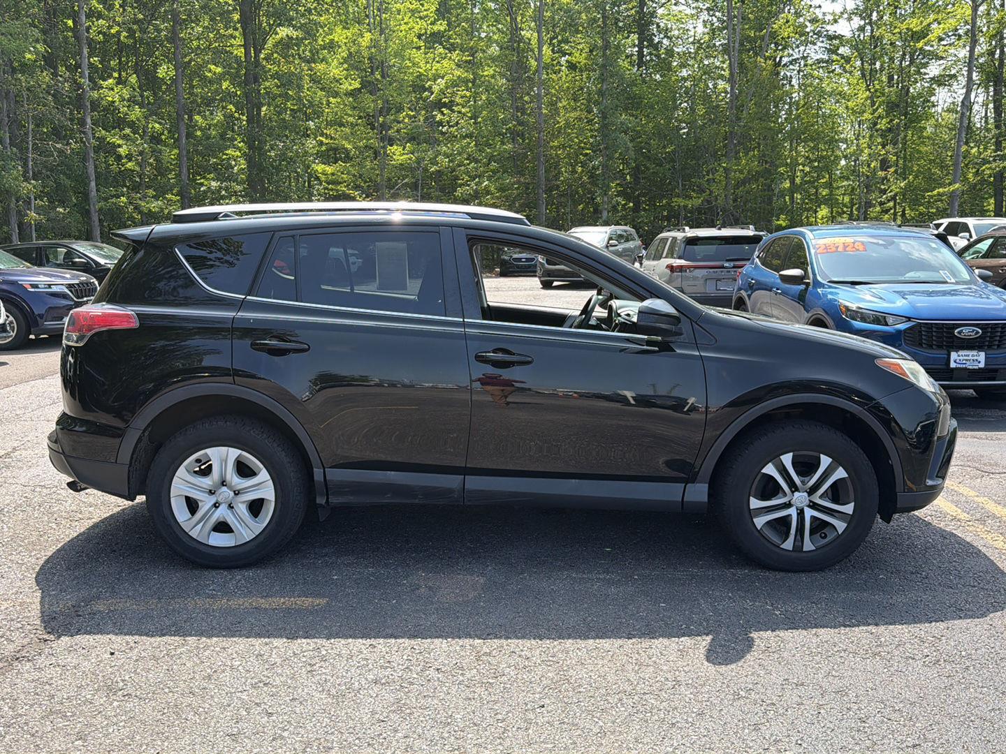 Used 2018 Black Toyota LE image 7