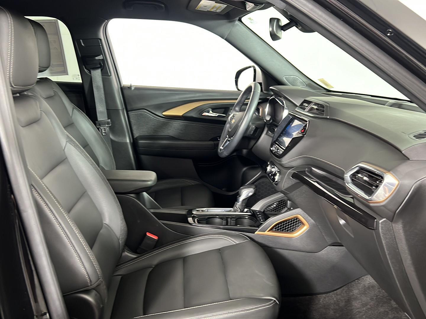 Used 2023 Mosaic Black Metallic Chevrolet ACTIV image 5