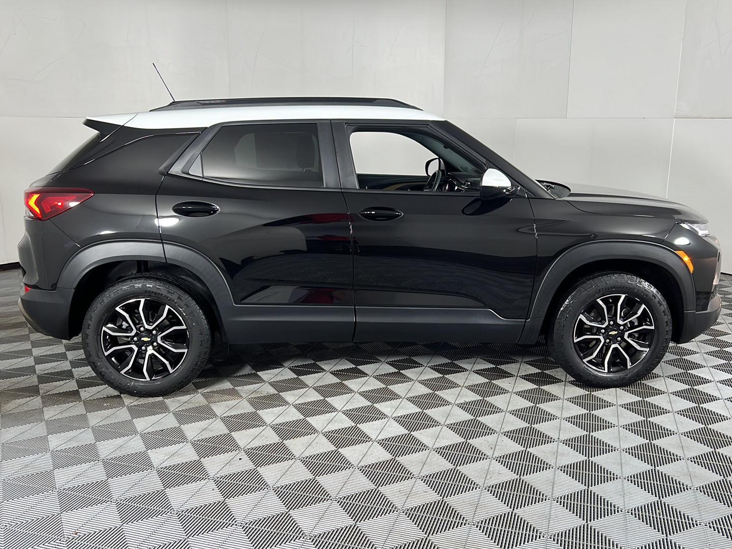 Used 2023 Mosaic Black Metallic Chevrolet ACTIV image 6