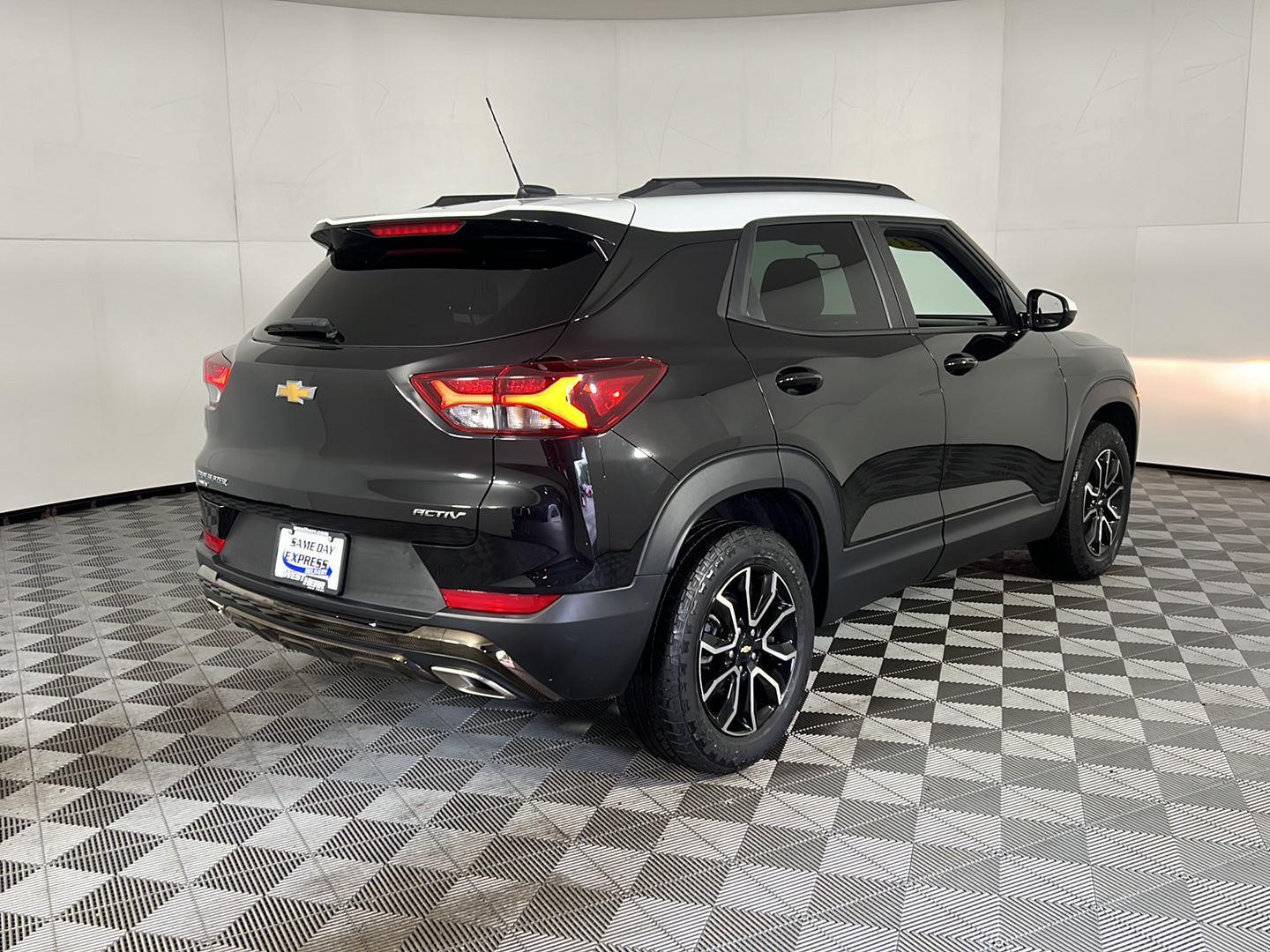 Used 2023 Mosaic Black Metallic Chevrolet ACTIV image 7