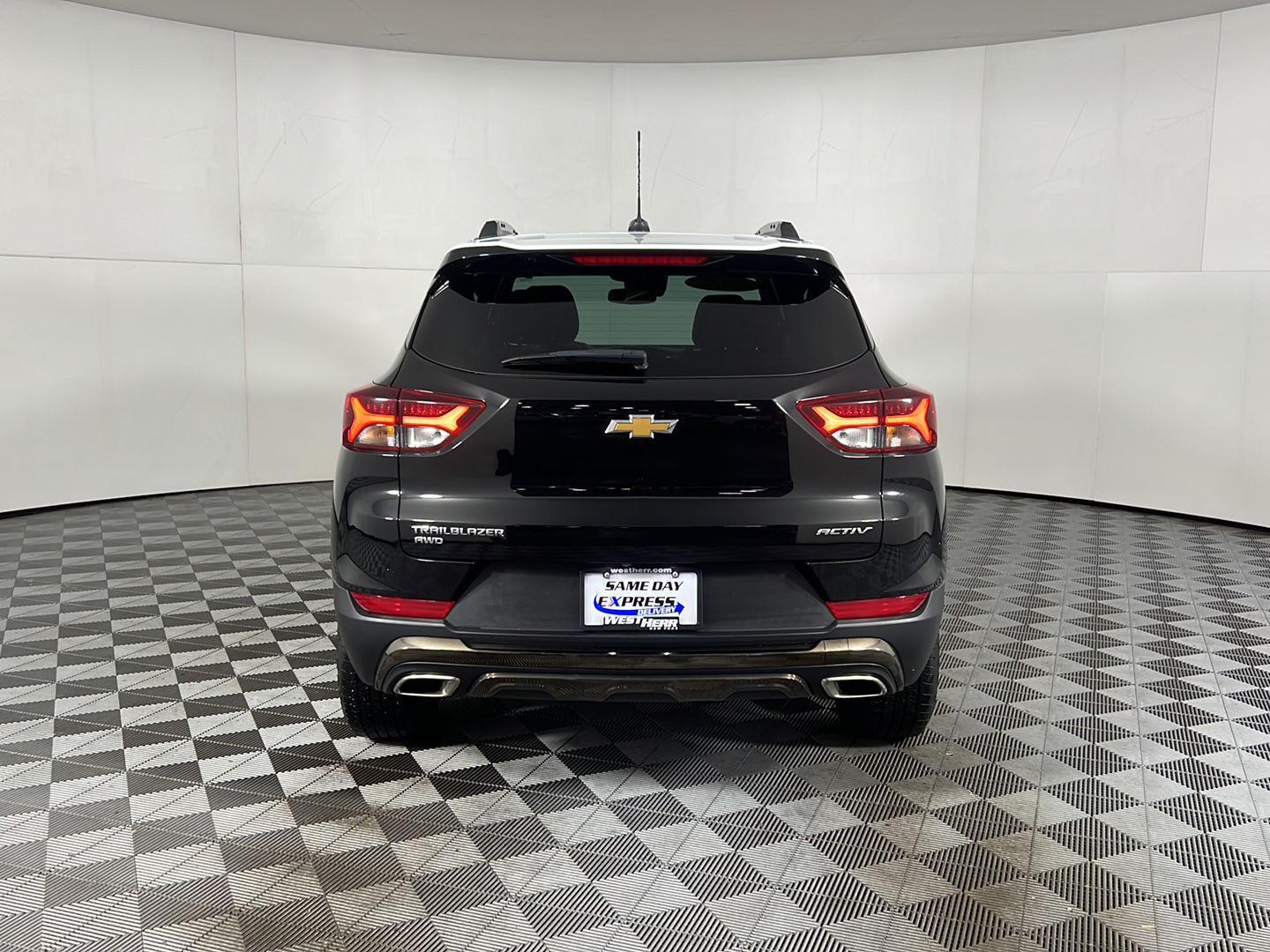 Used 2023 Mosaic Black Metallic Chevrolet ACTIV image 8