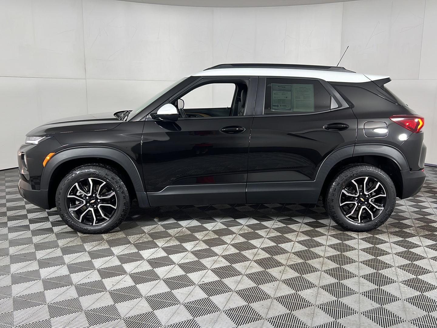 Used 2023 Mosaic Black Metallic Chevrolet ACTIV image 11