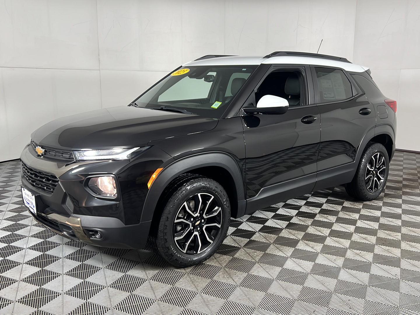Used 2023 Mosaic Black Metallic Chevrolet ACTIV image 24