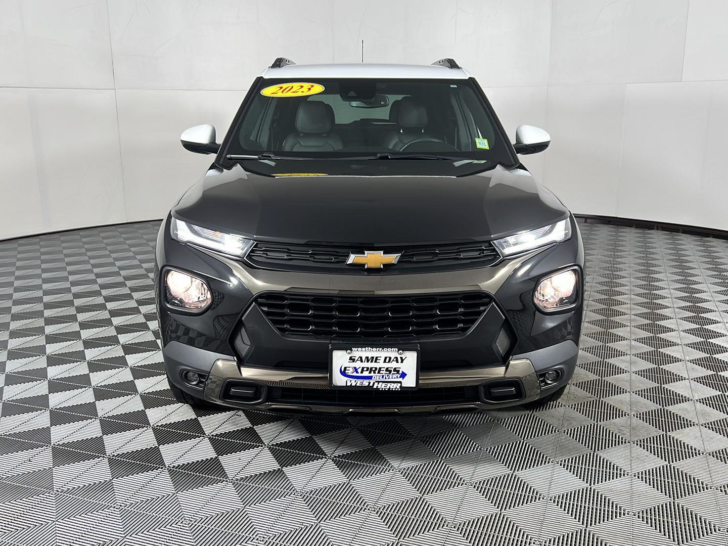 Used 2023 Mosaic Black Metallic Chevrolet ACTIV image 25
