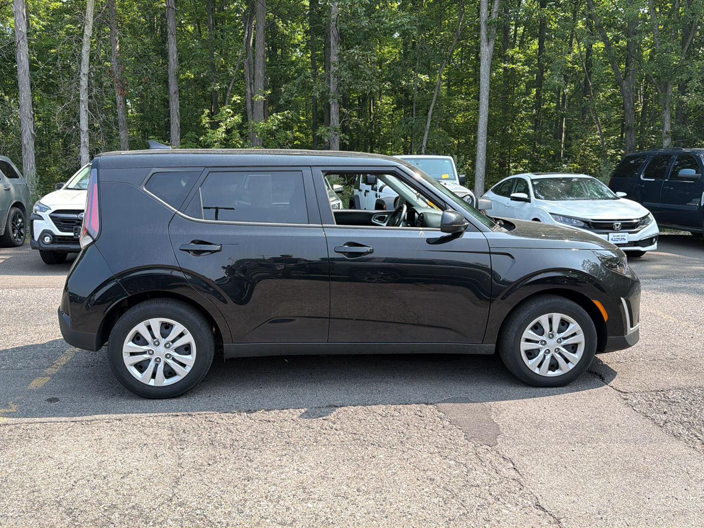 Used 2023 Fusion Black Kia LX image 5