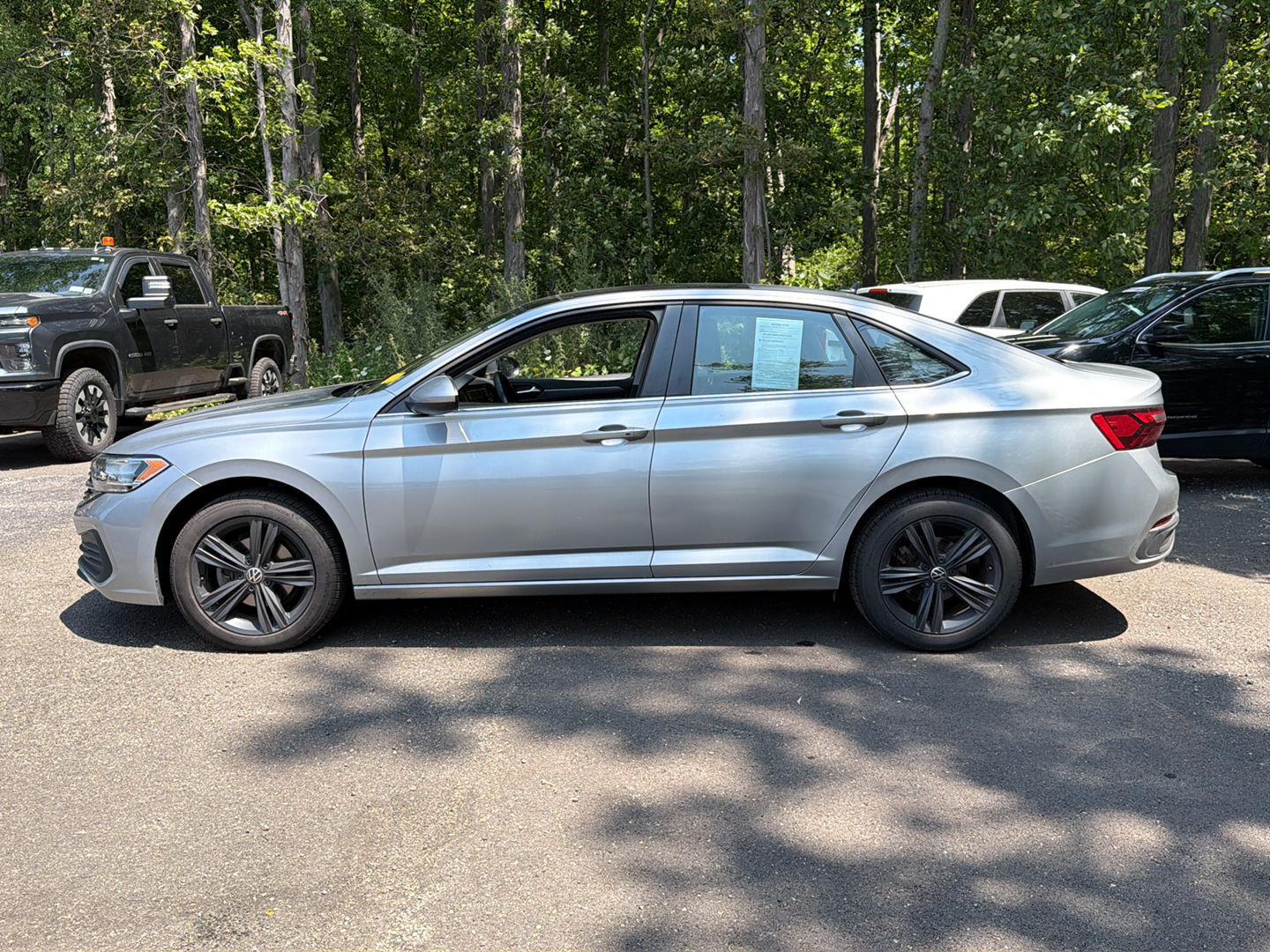 Used 2023 Platinum Gray Metallic Volkswagen SE image 11
